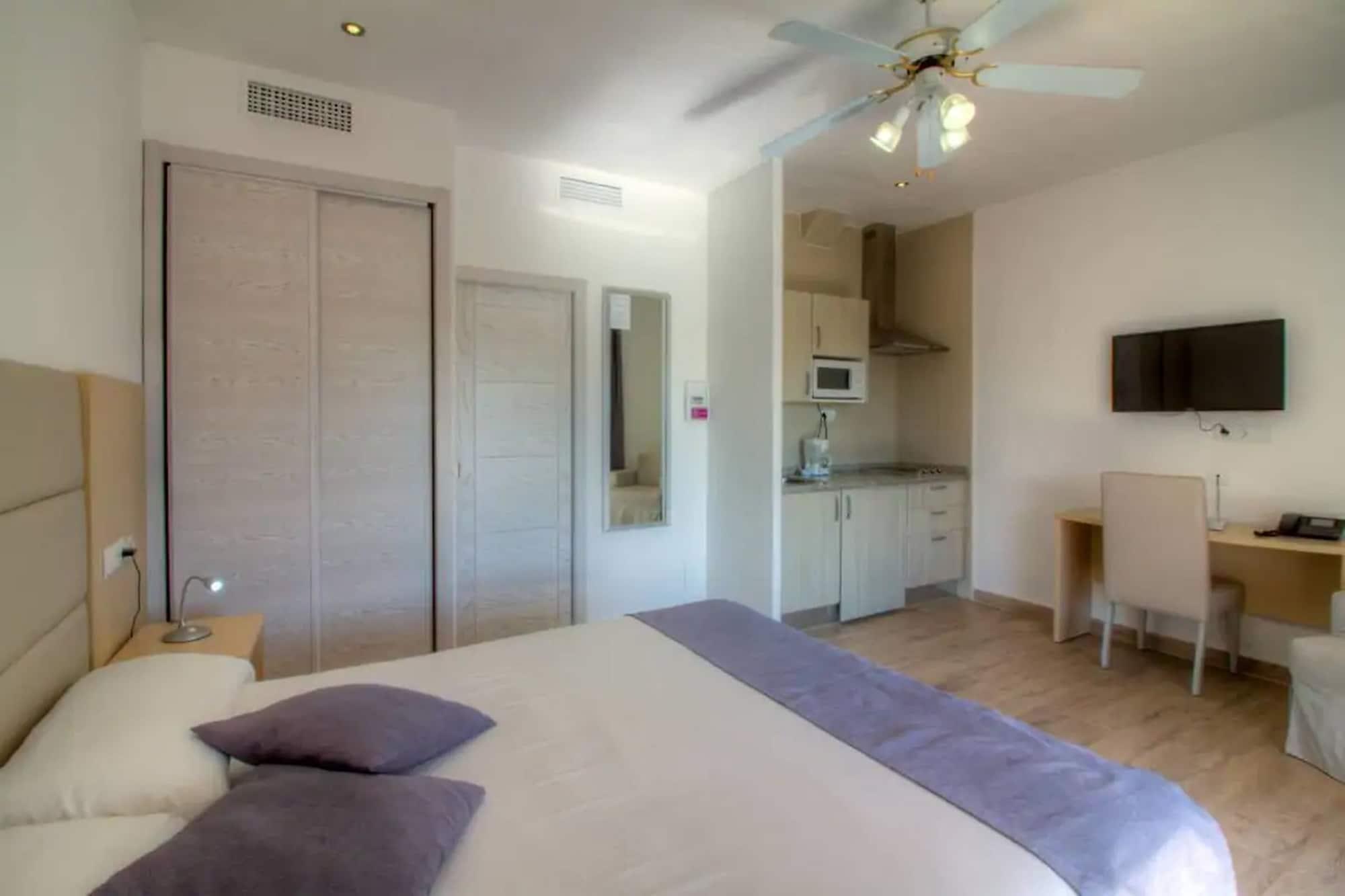 Hotel Lago Playa I Es Pujols Buitenkant foto