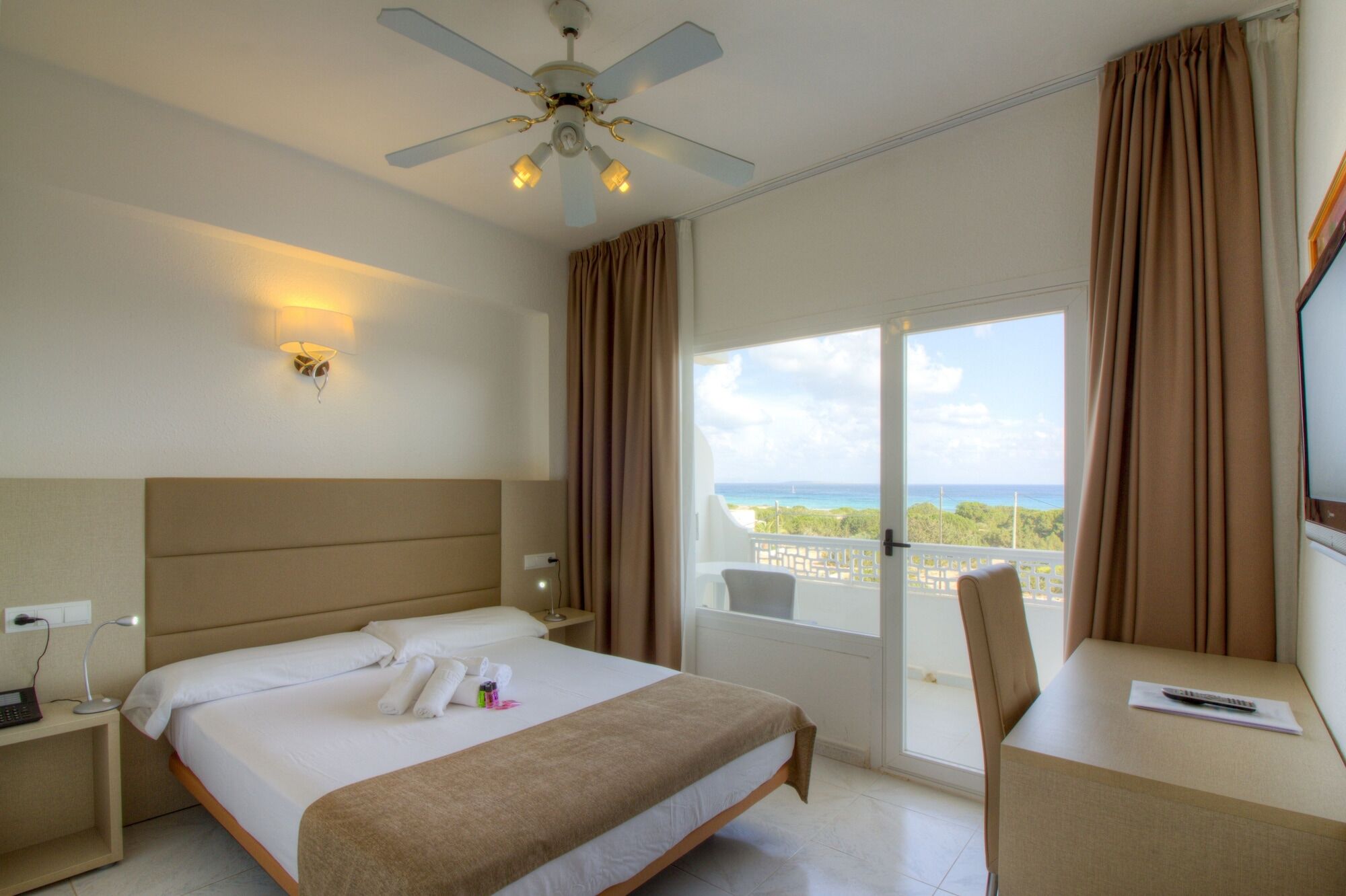 Hotel Lago Playa I Es Pujols Buitenkant foto